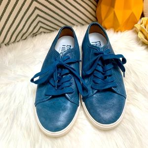 Frye Ivy Low Lace up Soft Leather Sneaker in Blue, Size 7M